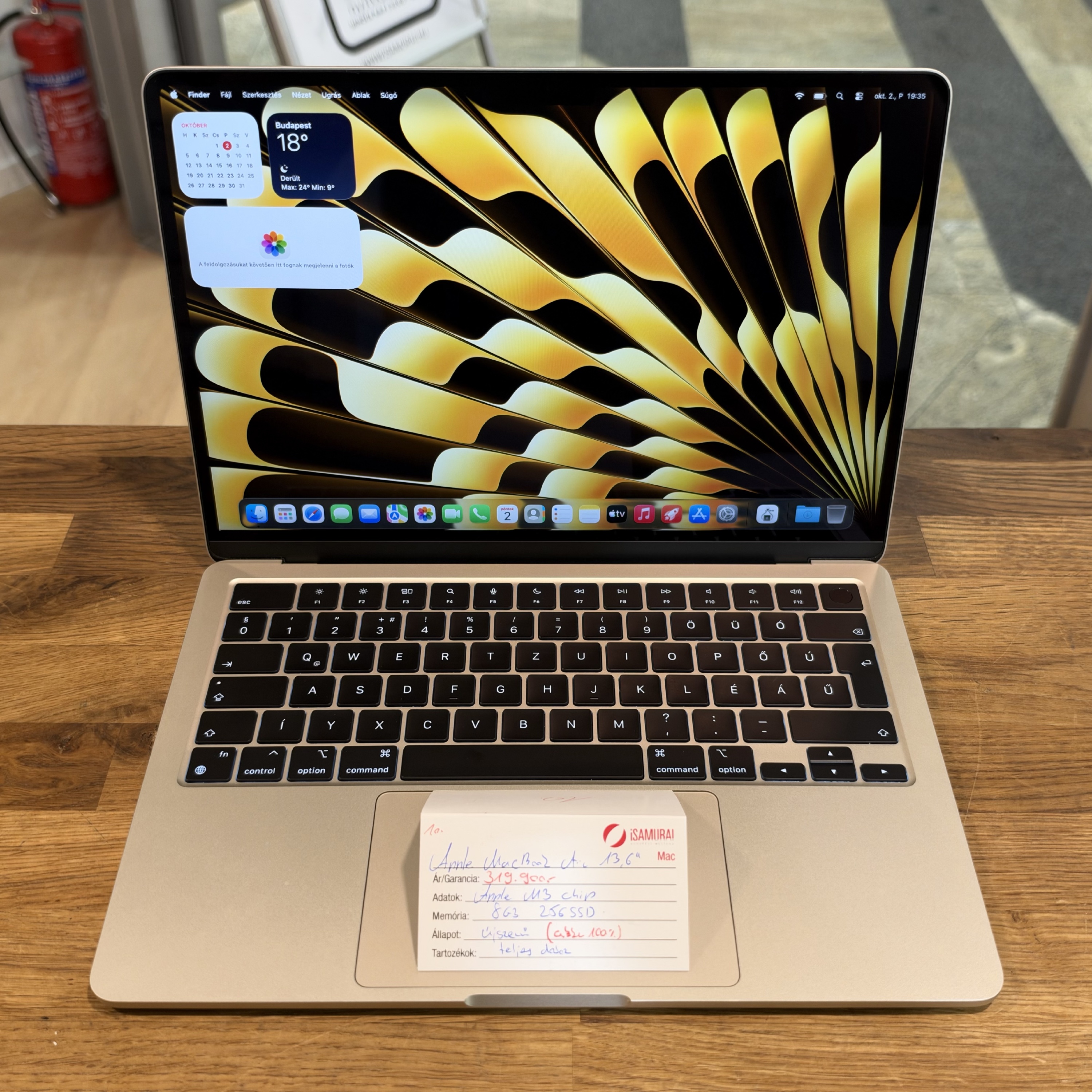 Apple MacBook Air 13,6