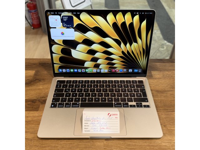 Apple MacBook Air 13,6