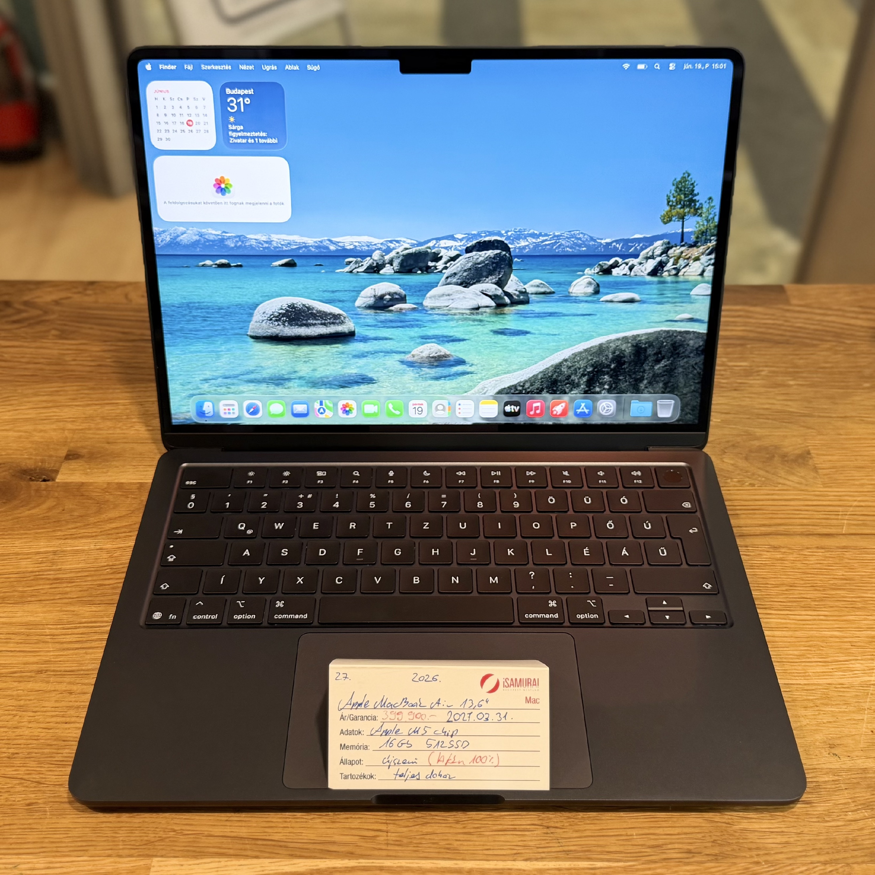 Apple MacBook Air 13,6