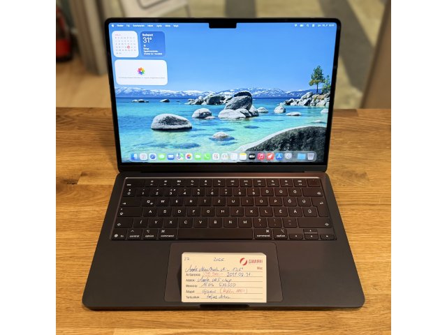 Apple MacBook Air 13,6