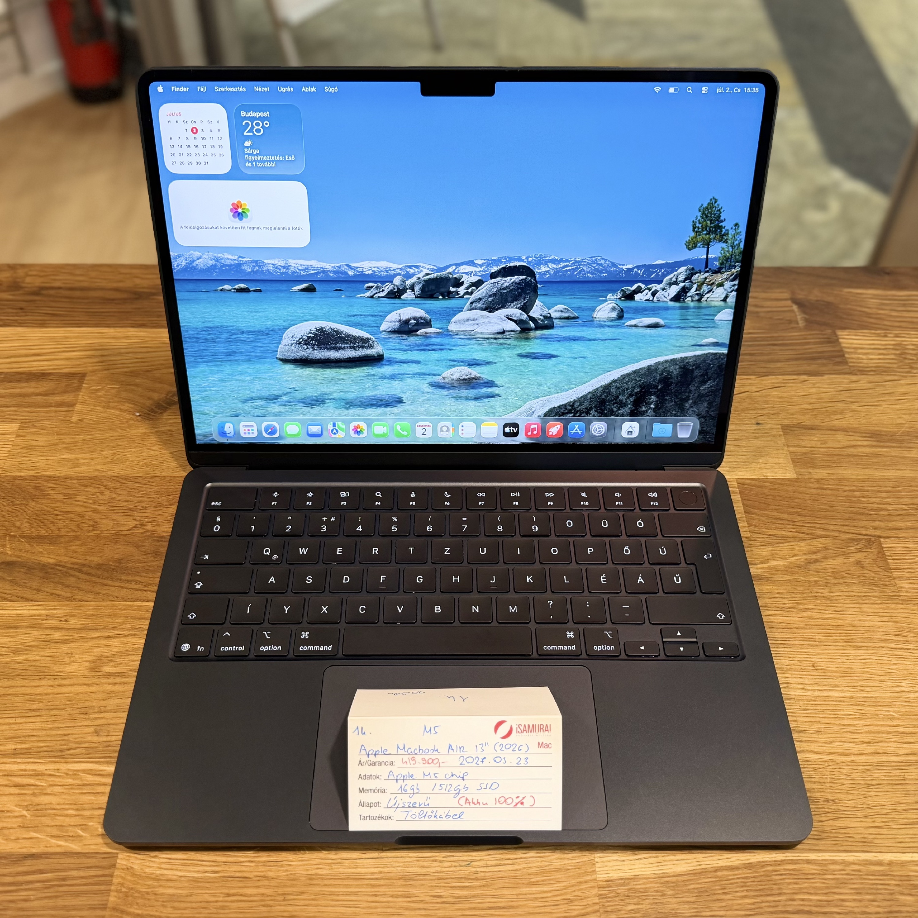 Apple MacBook Air 13,6