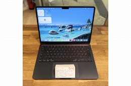 Apple MacBook Air 13,6