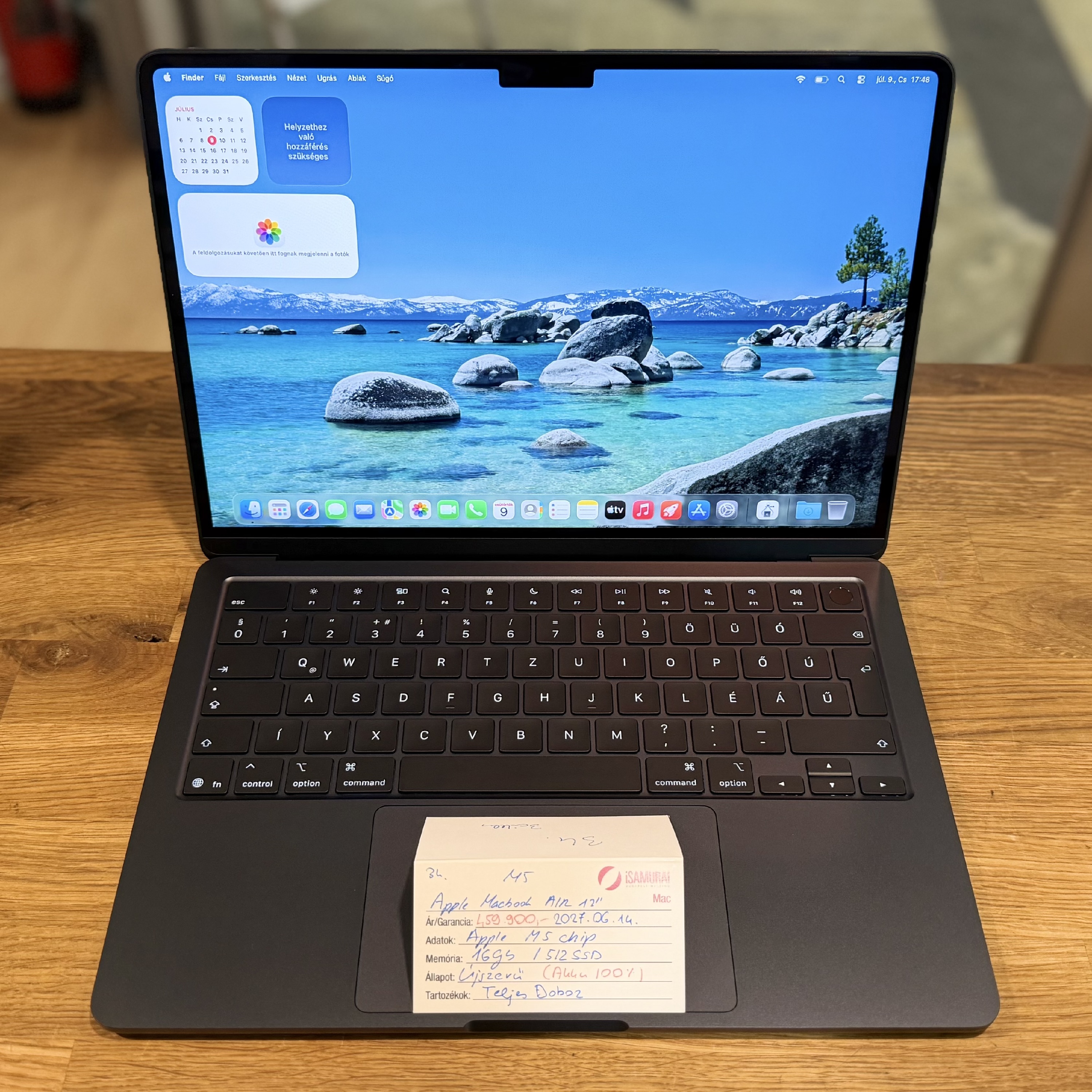 Apple MacBook Air 13,6