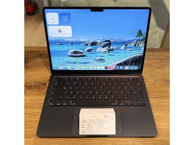 Apple MacBook Air 13,6