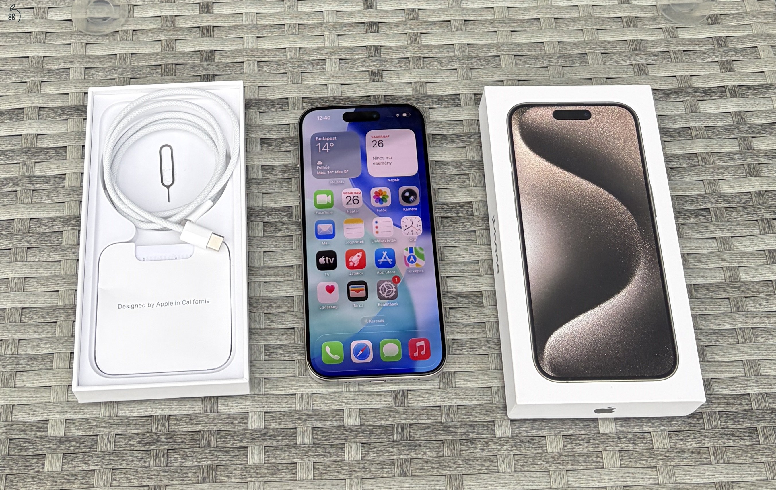 Apple iPhone 15Pro 256Gb Natúr Titán Kártyafüggetlen mobiltelefon + Garancia