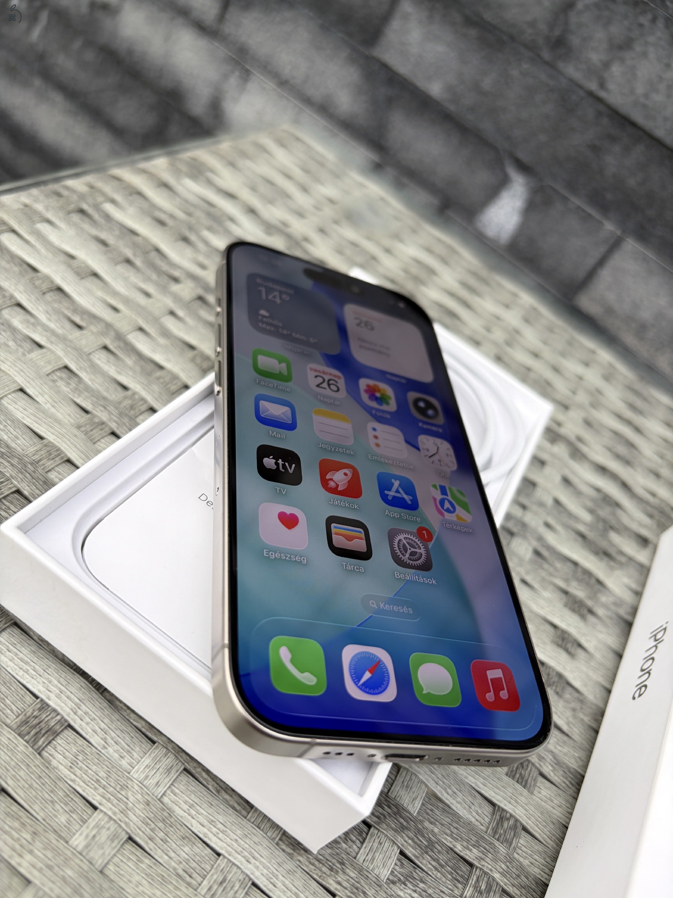 Apple iPhone 15Pro 256Gb Natúr Titán Kártyafüggetlen mobiltelefon + Garancia