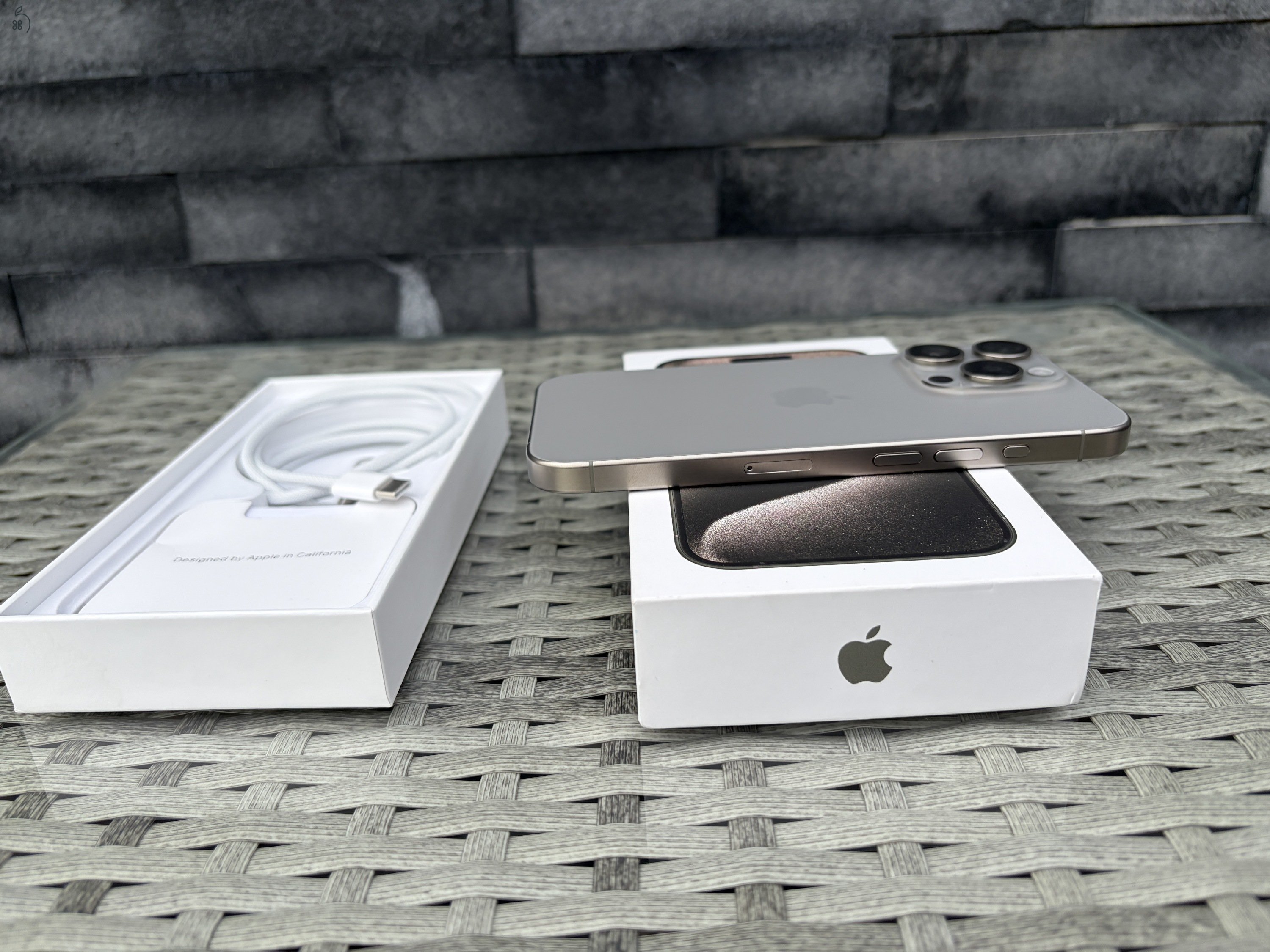 Apple iPhone 15Pro 256Gb Natúr Titán Kártyafüggetlen mobiltelefon + Garancia