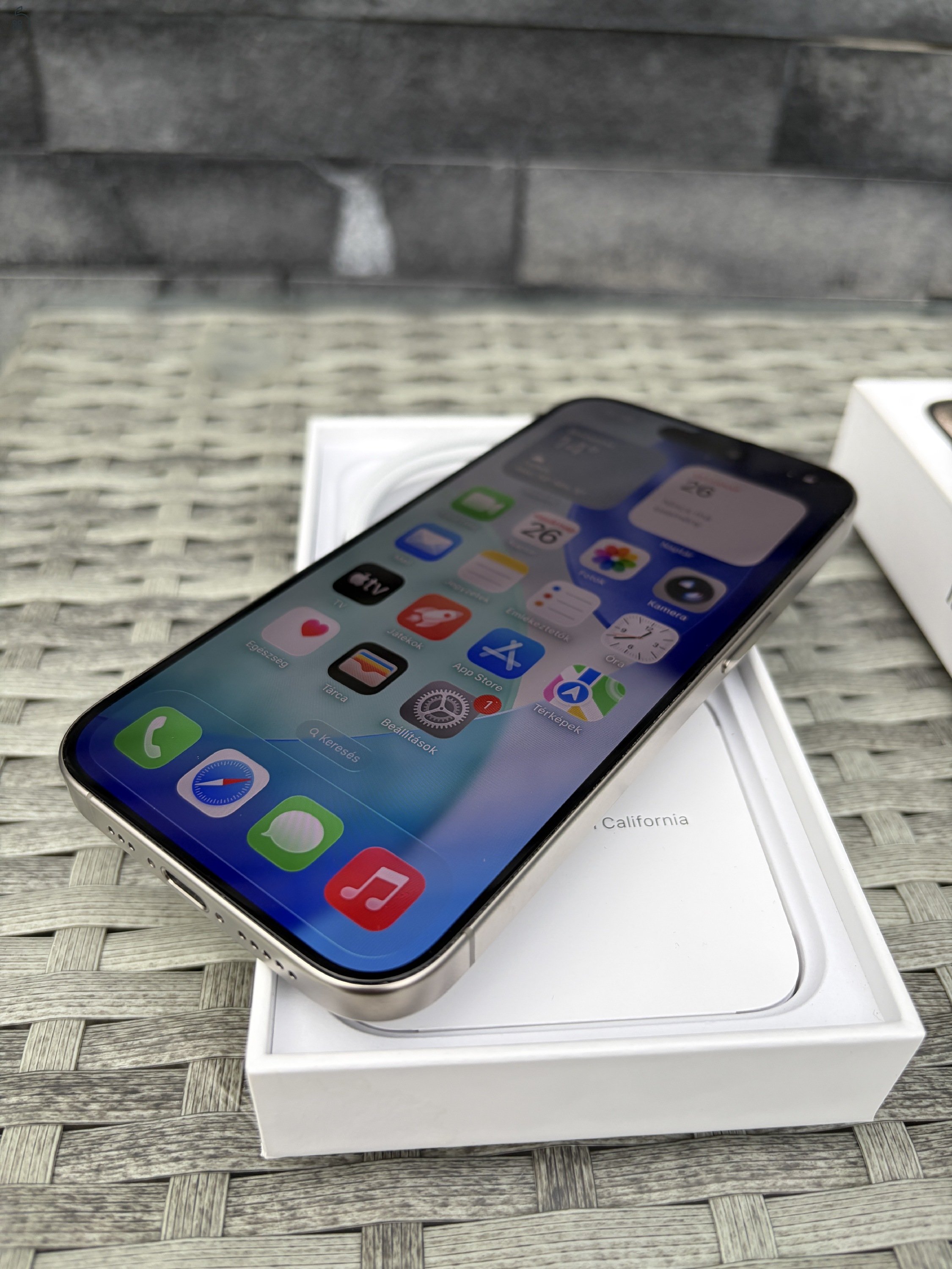 Apple iPhone 15Pro 256Gb Natúr Titán Kártyafüggetlen mobiltelefon + Garancia