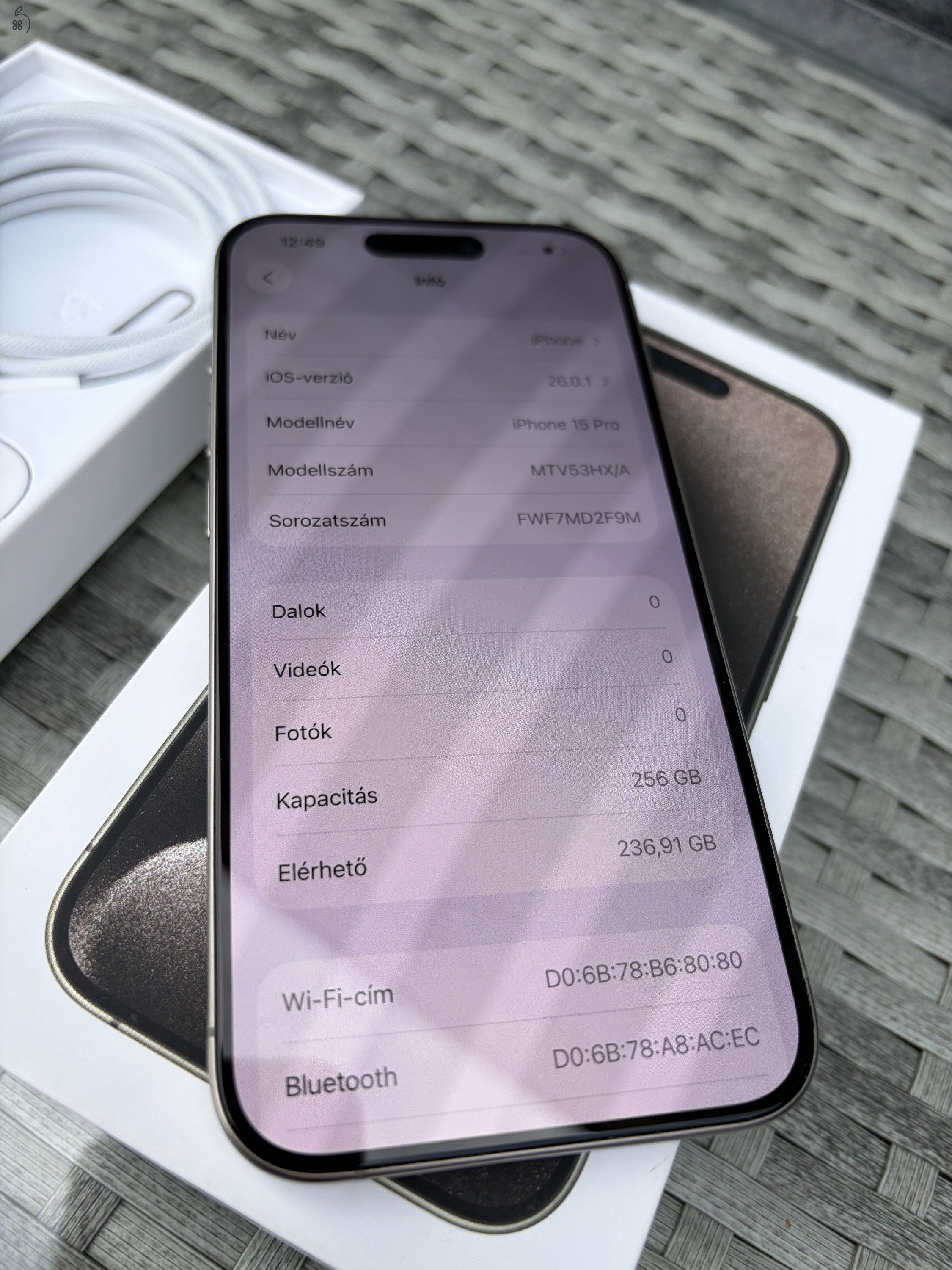 Apple iPhone 15Pro 256Gb Natúr Titán Kártyafüggetlen mobiltelefon + Garancia