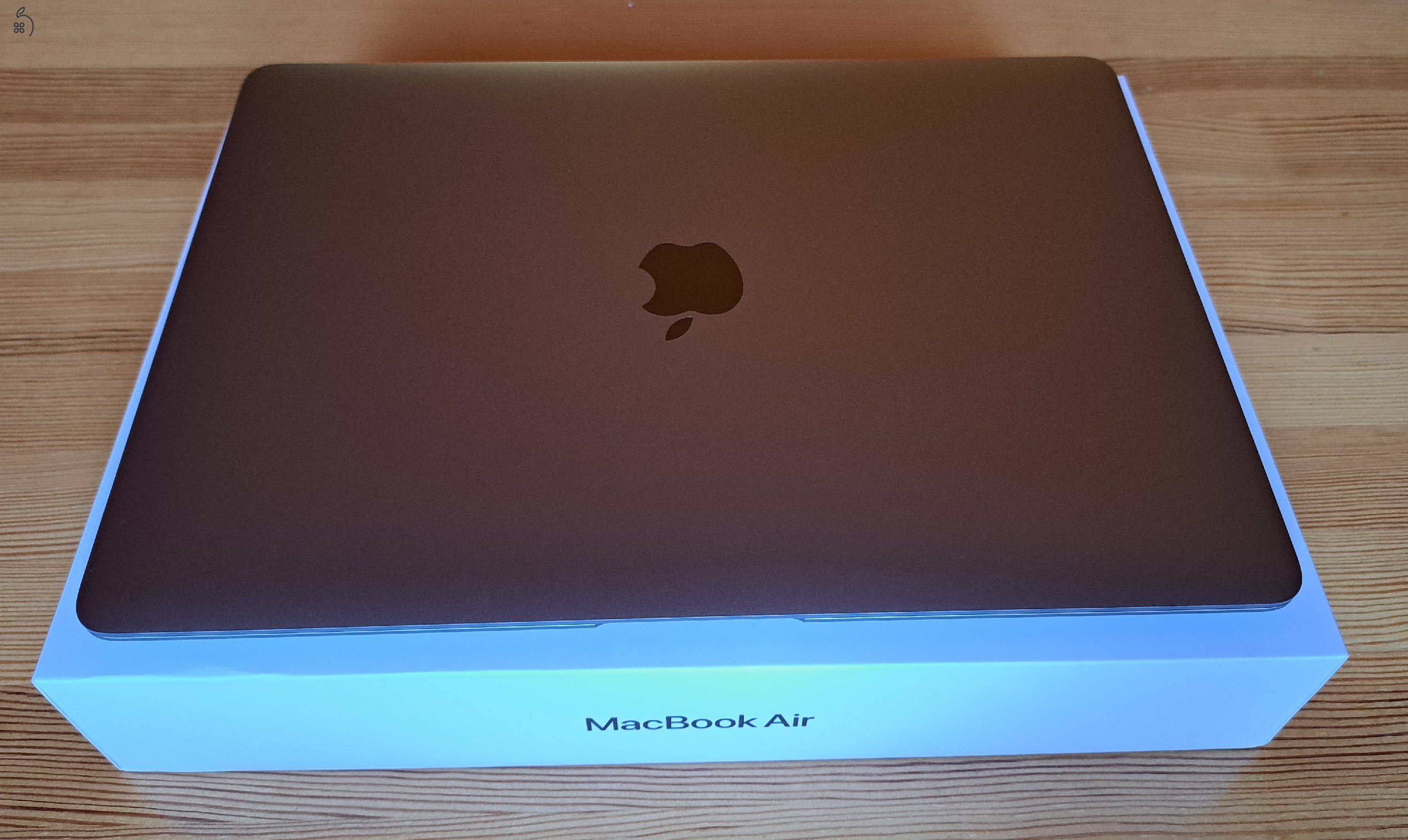 Apple MacBook Air 13.3 inch Laptop - Space Gray, M1 Chip, 8GB RAM, 256GB SSD, Angol (US) billentyűzet