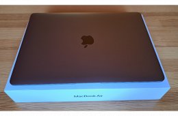 Apple MacBook Air 13.3 inch Laptop - Space Gray, M1 Chip, 8GB RAM, 256GB SSD, Angol (US) billentyűzet