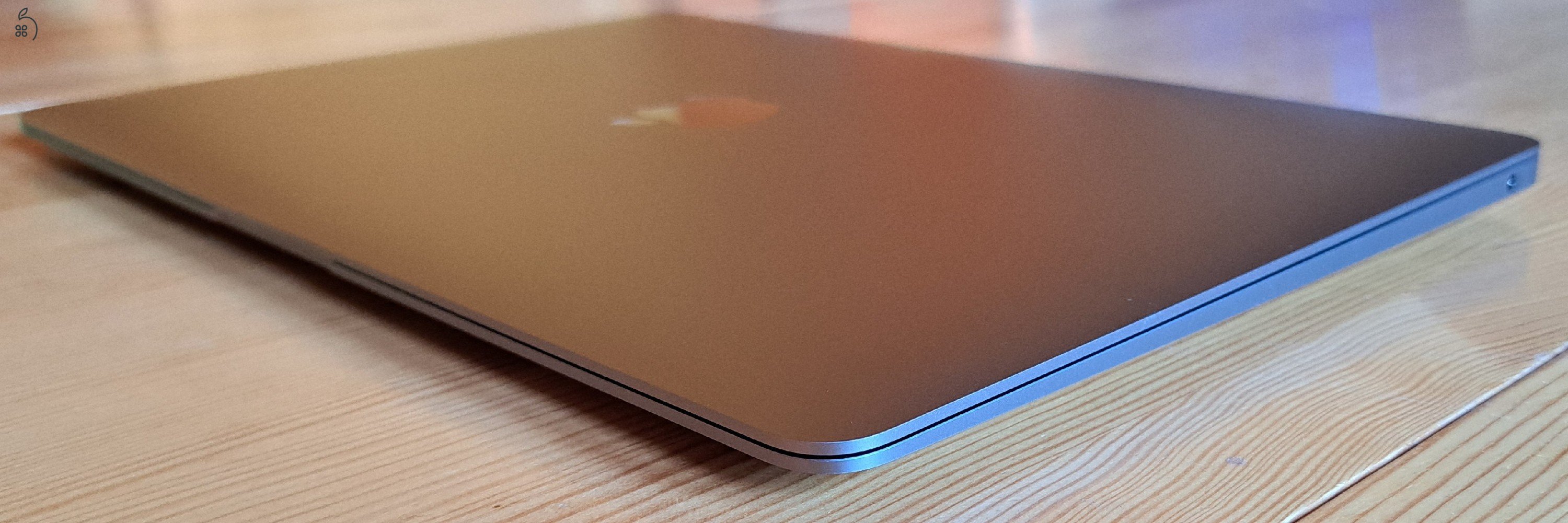 Apple MacBook Air 13.3 inch Laptop - Space Gray, M1 Chip, 8GB RAM, 256GB SSD, Angol (US) billentyűzet