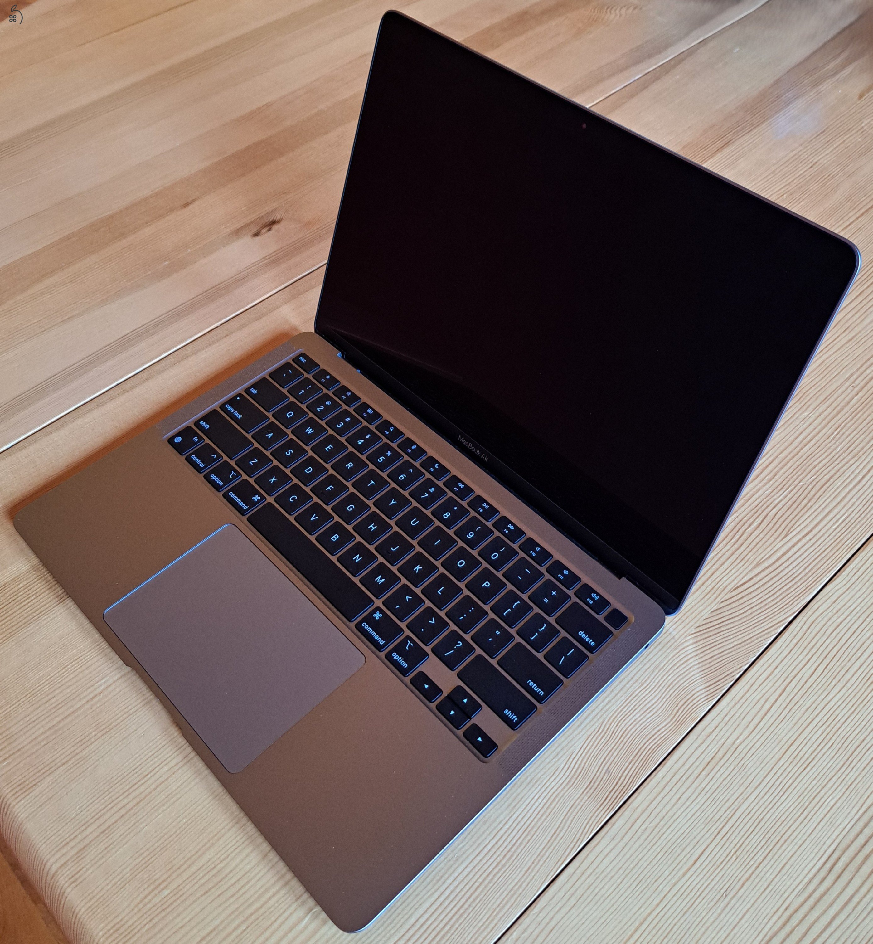 Apple MacBook Air 13.3 inch Laptop - Space Gray, M1 Chip, 8GB RAM, 256GB SSD, Angol (US) billentyűzet