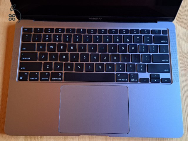 Apple MacBook Air 13.3 inch Laptop - Space Gray, M1 Chip, 8GB RAM, 256GB SSD, Angol (US) billentyűzet