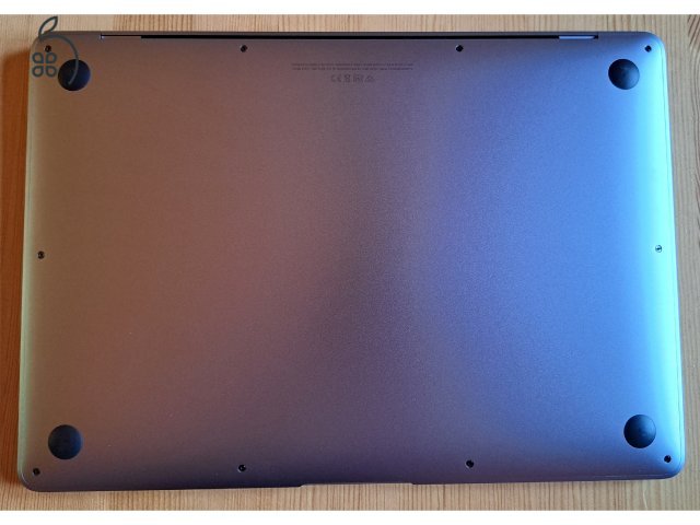 Apple MacBook Air 13.3 inch Laptop - Space Gray, M1 Chip, 8GB RAM, 256GB SSD, Angol (US) billentyűzet
