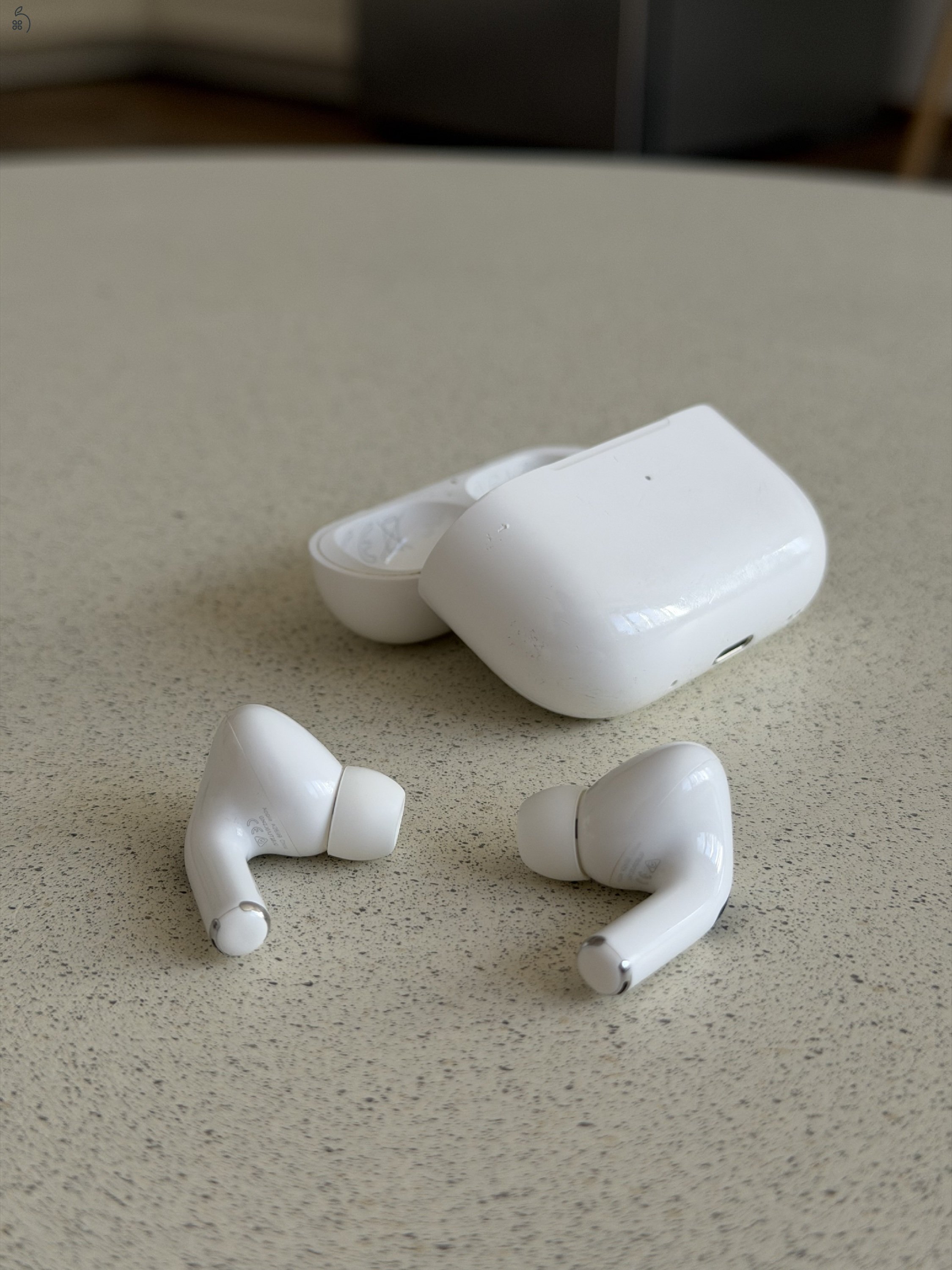 Hibátlan Apple AirPods Pro 2 eredeti töltős tokkal