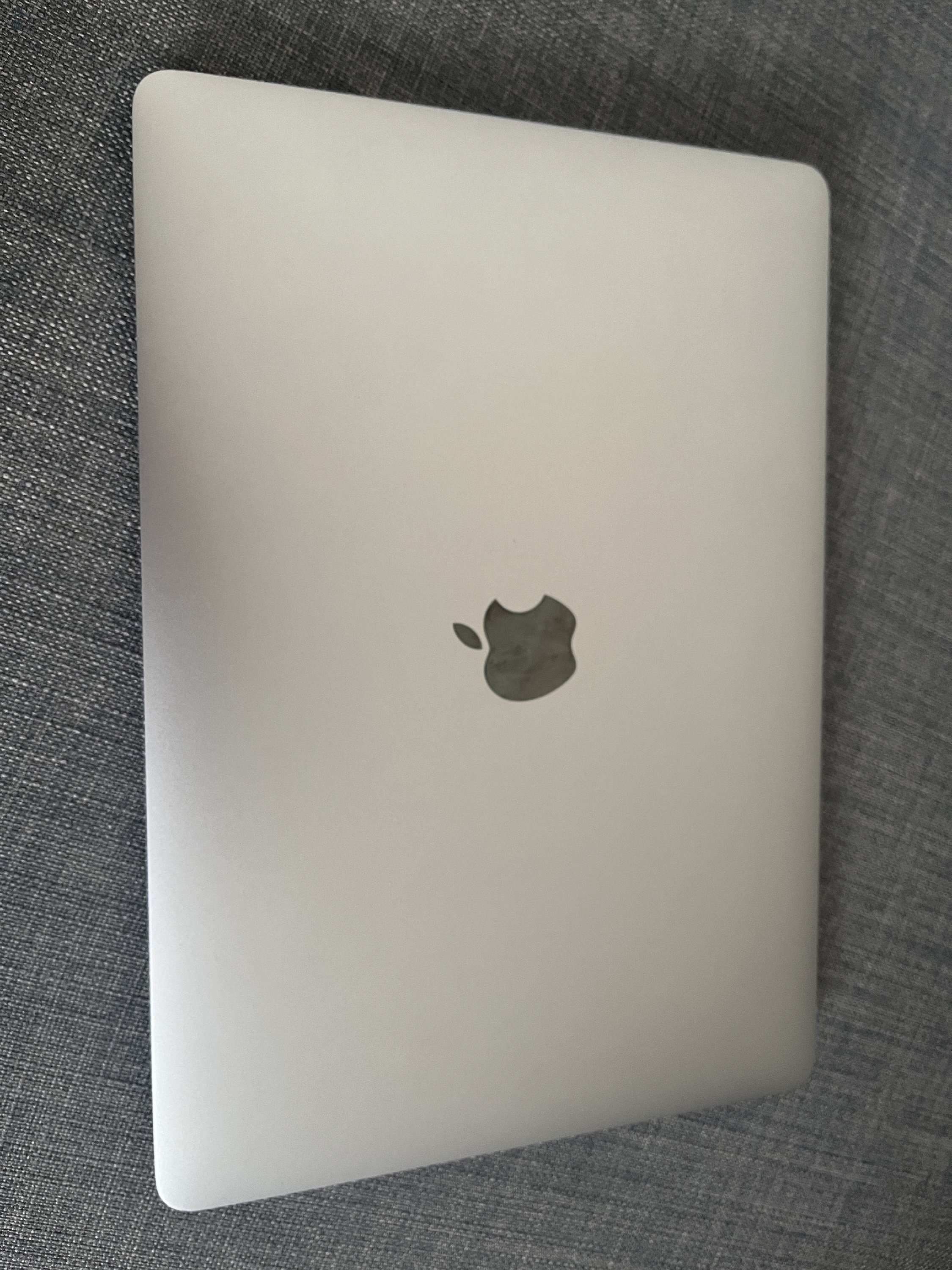 Macbook air m1 garis 