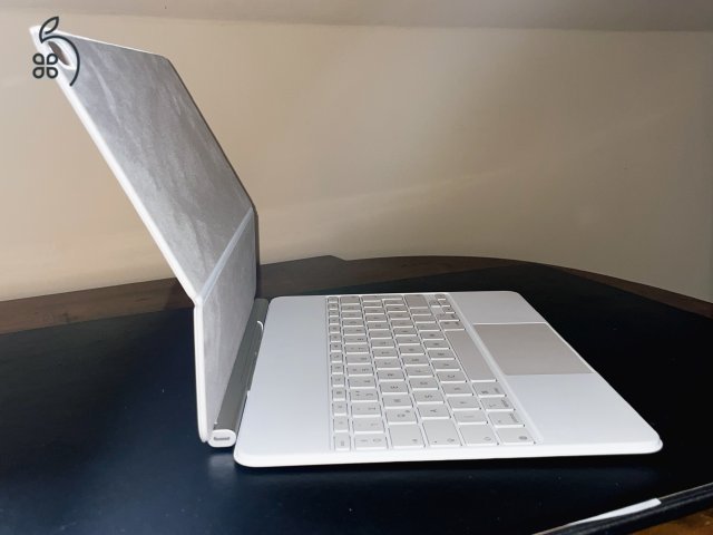 iPad Air M3 Magic Keyboard