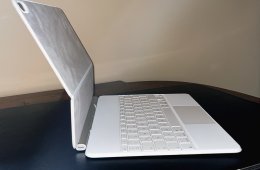 iPad Air M3 Magic Keyboard