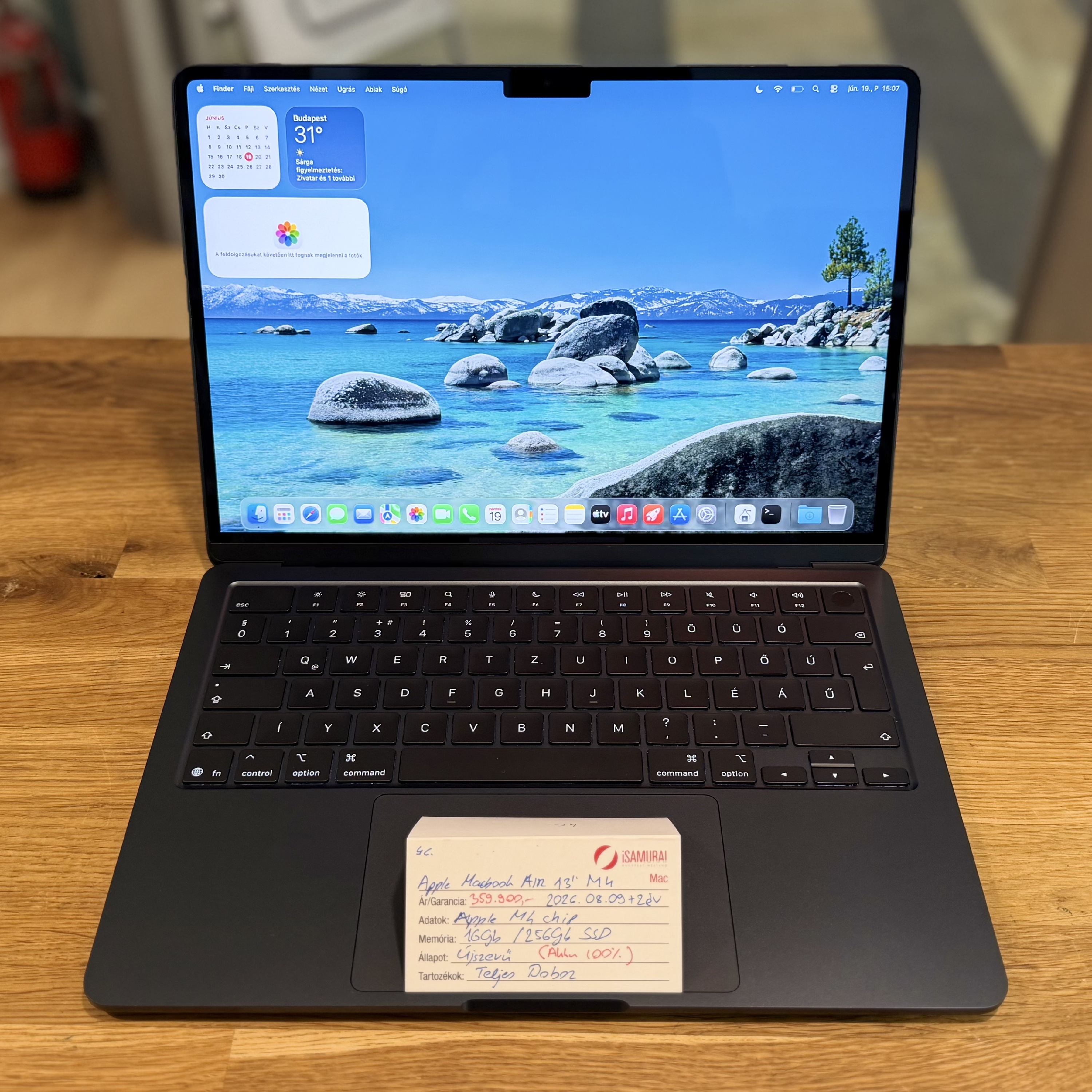 Apple MacBook Air 13,6
