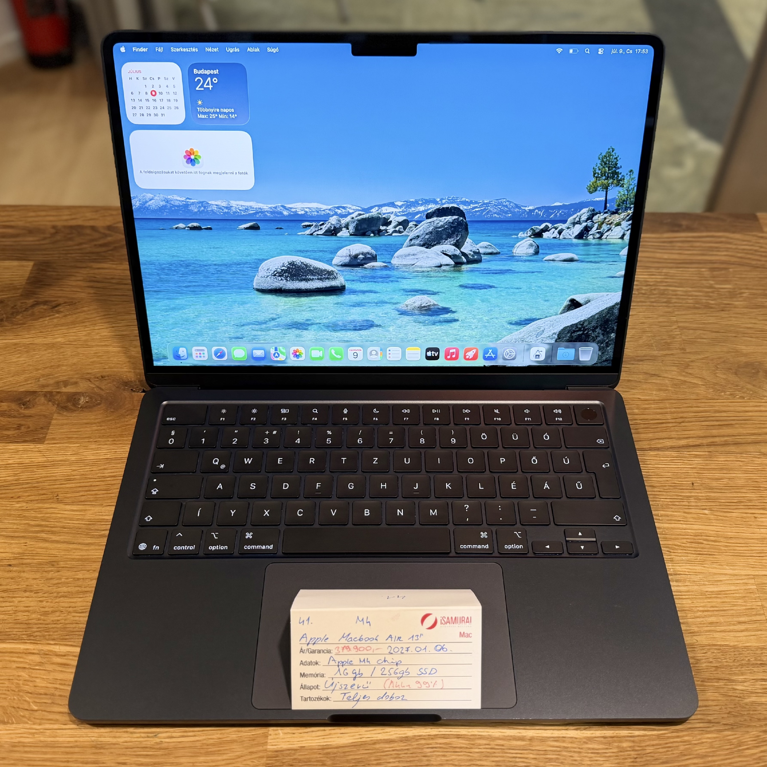 Apple MacBook Air 13,6