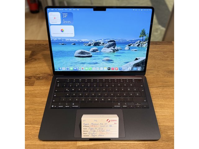 Apple MacBook Air 13,6