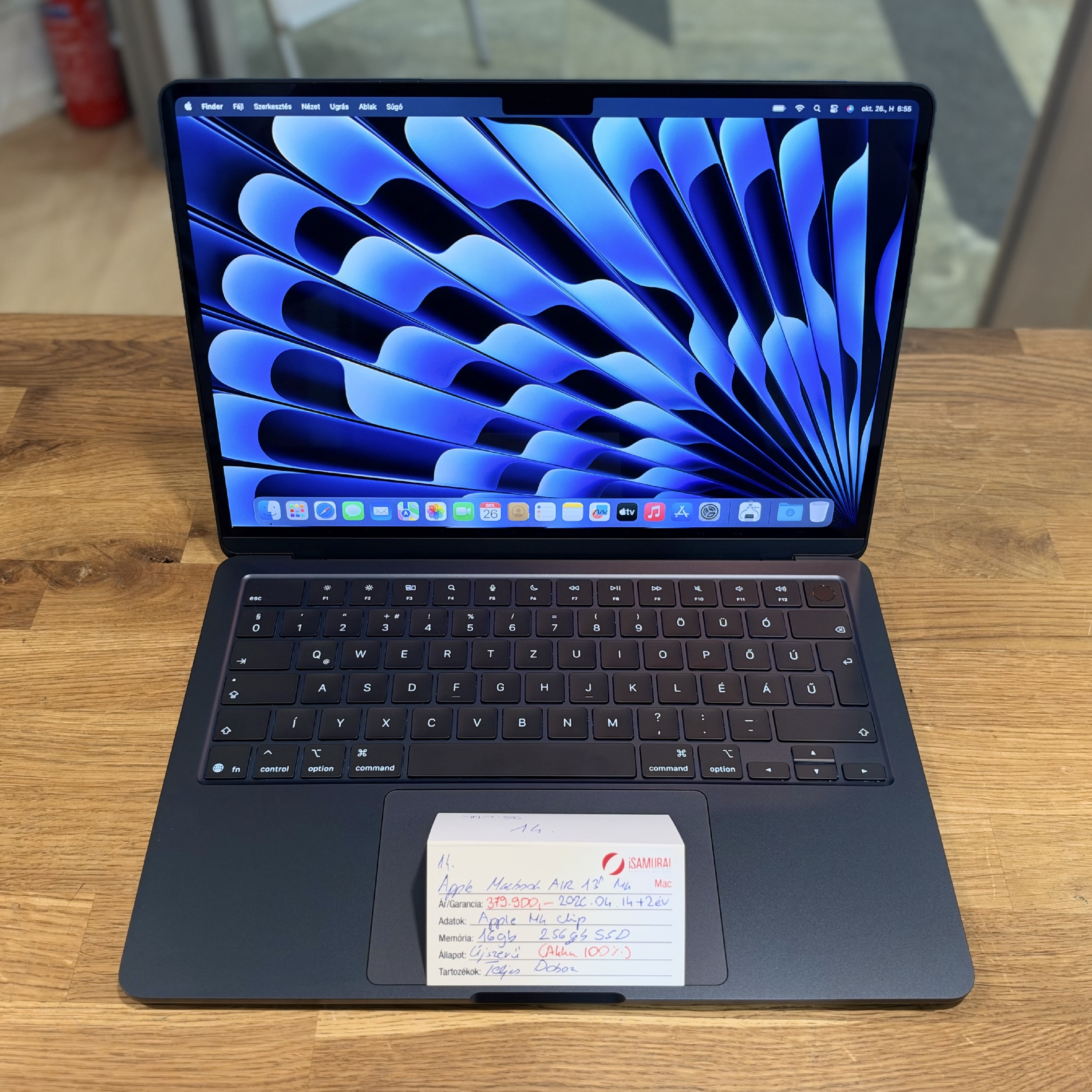 Apple MacBook Air 13,6