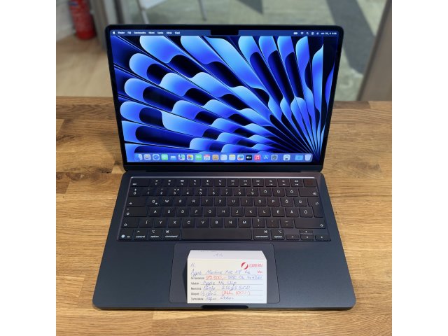 Apple MacBook Air 13,6