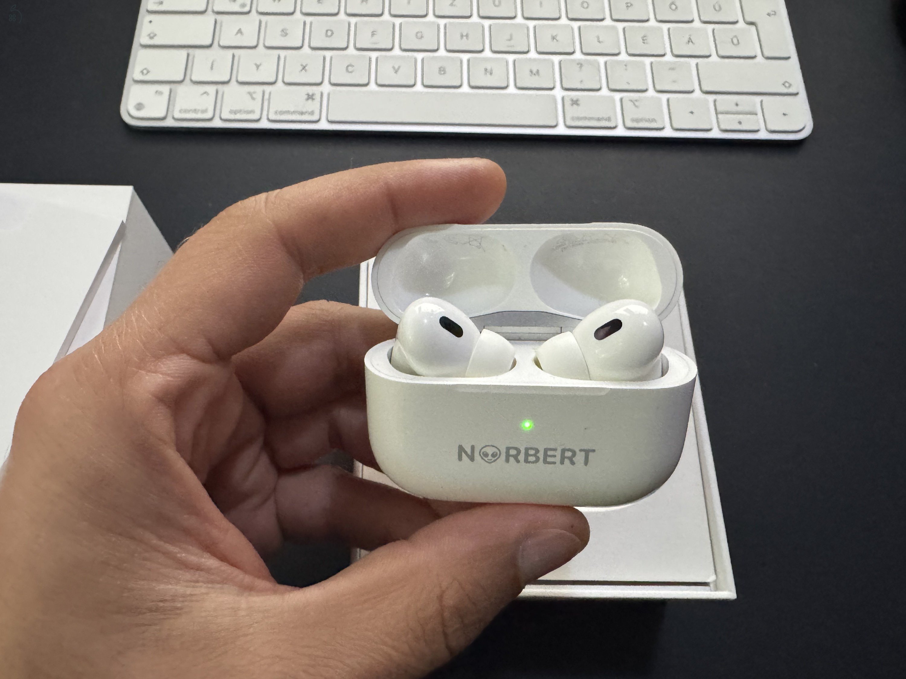 Eladó Apple AirPods 2 – gyári, makulátlan, jól tartja az akksit!