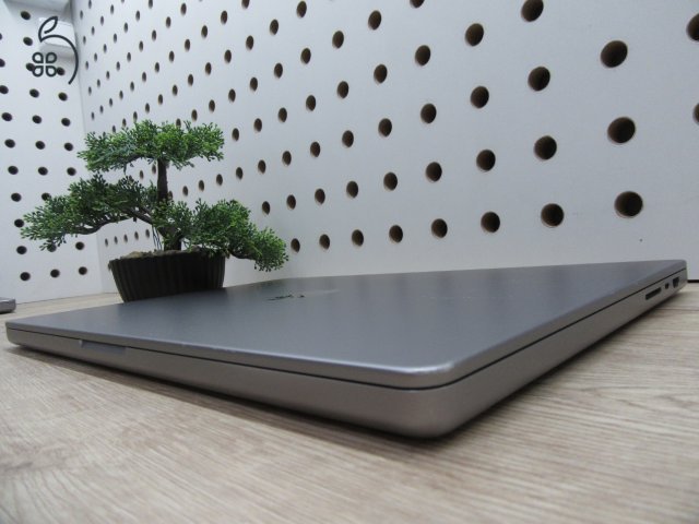 AKCIO!!!!!Apple MacBook Pro 16” (2021, M1 Max) – Liquid Retina XDR + ProMotion 120 Hz, brutál erő – 32 GB RAM – 500 GB SSD – Használt, megkímélt – ~81% akku – 3 hónap garancia