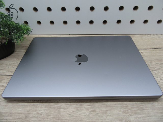 AKCIO!!!!!Apple MacBook Pro 16” (2021, M1 Max) – Liquid Retina XDR + ProMotion 120 Hz, brutál erő – 32 GB RAM – 500 GB SSD – Használt, megkímélt – ~81% akku – 3 hónap garancia