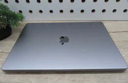 AKCIO!!!!!Apple MacBook Pro 16” (2021, M1 Max) – Liquid Retina XDR + ProMotion 120 Hz, brutál erő – 32 GB RAM – 500 GB SSD – Használt, megkímélt – ~81% akku – 3 hónap garancia