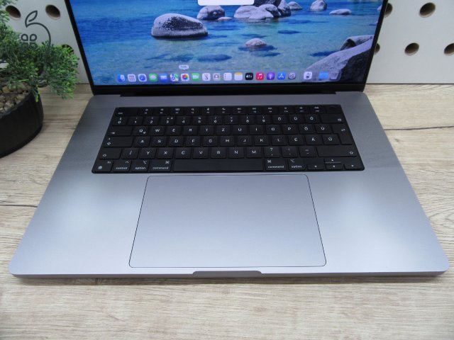 AKCIO!!!!!Apple MacBook Pro 16” (2021, M1 Max) – Liquid Retina XDR + ProMotion 120 Hz, brutál erő – 32 GB RAM – 500 GB SSD – Használt, megkímélt – ~81% akku – 3 hónap garancia