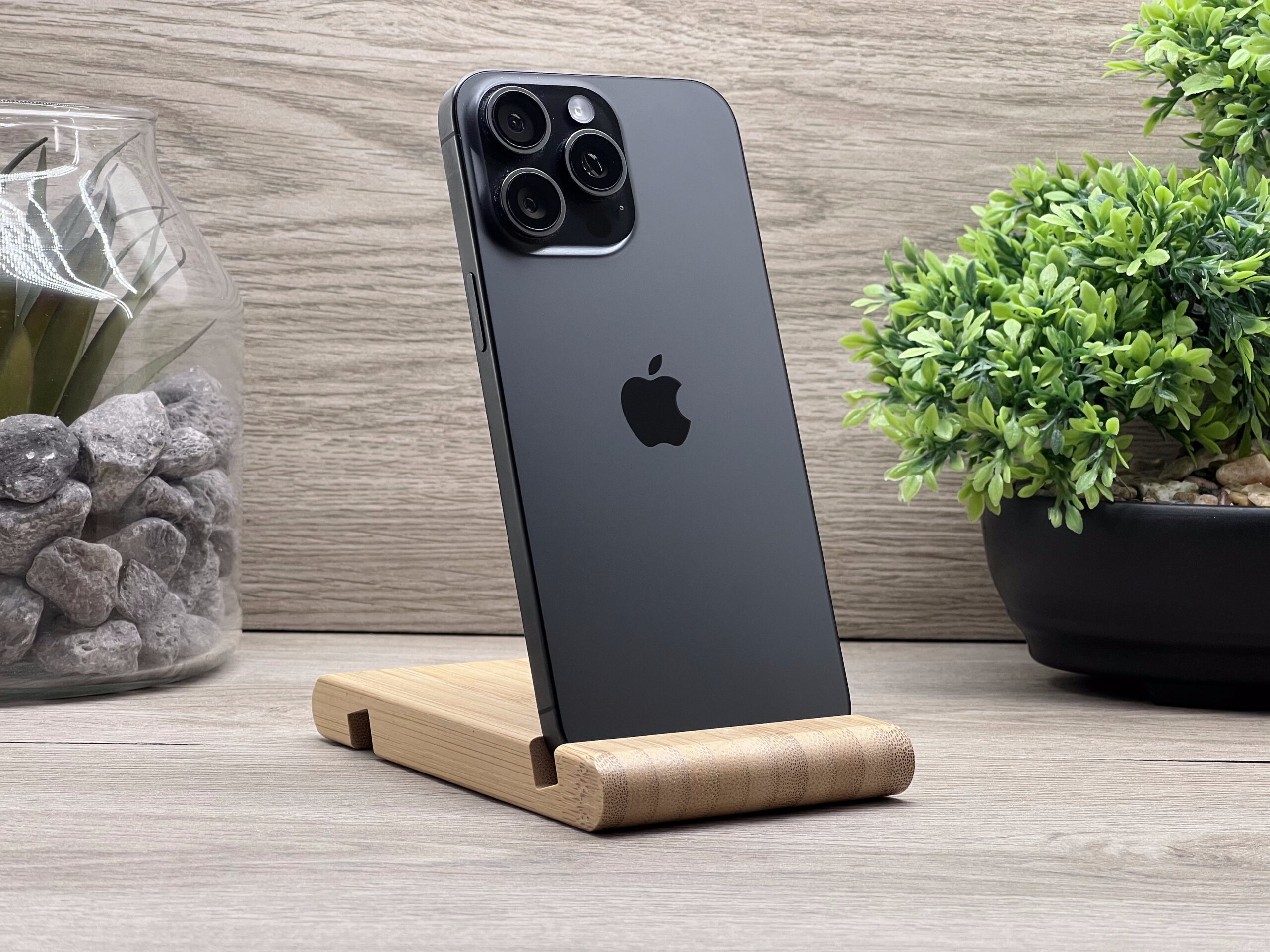 Hibátlan iPhone 15 Pro Max Black Titanium 256GB 2 ÉV Garanciával Számlával 90% Akku