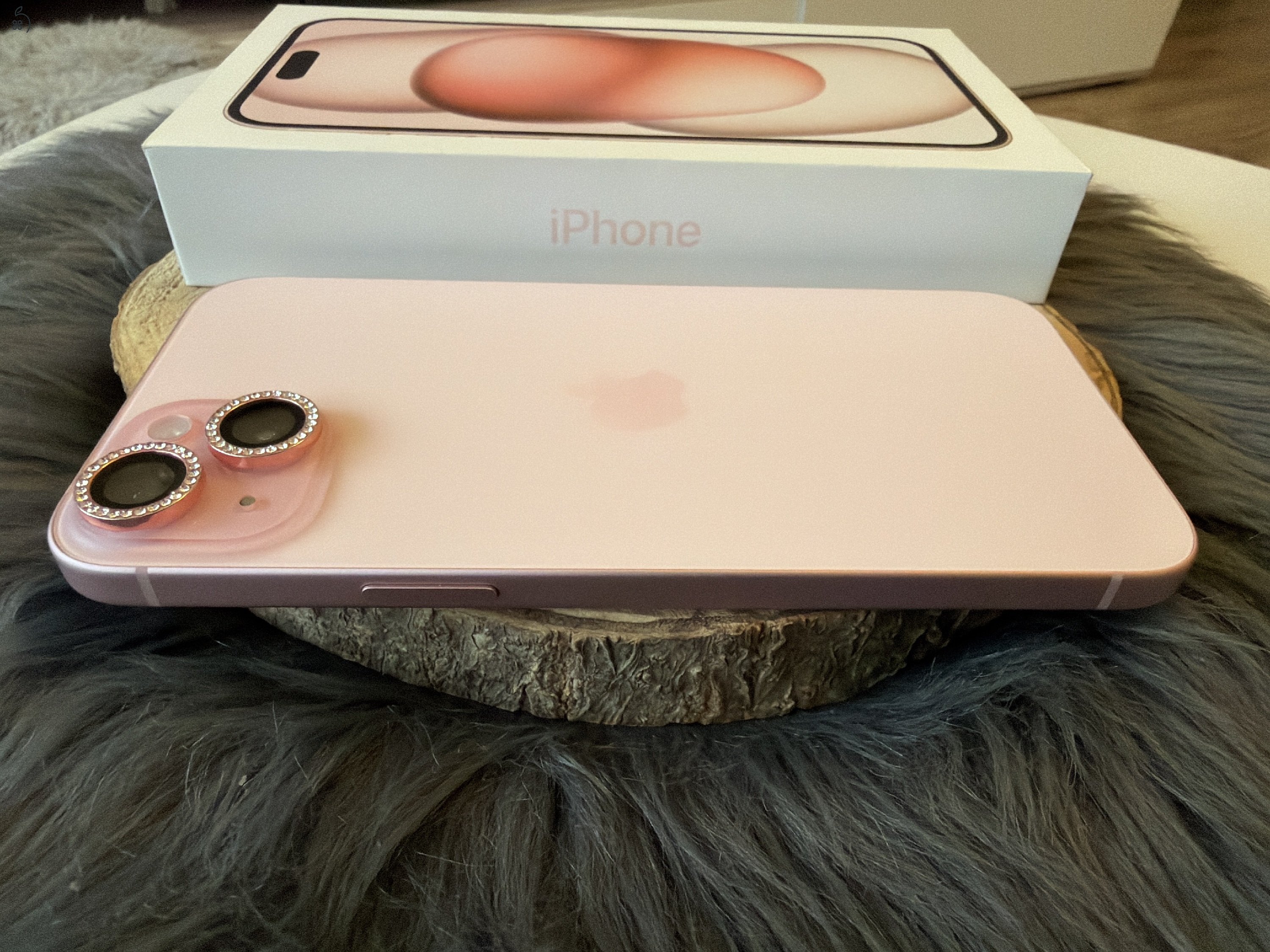 Hibátlan újszerű Rózsaszín iPhone 15 Plus 128 GB - üvegfóliával, kameravédővel, tokkal