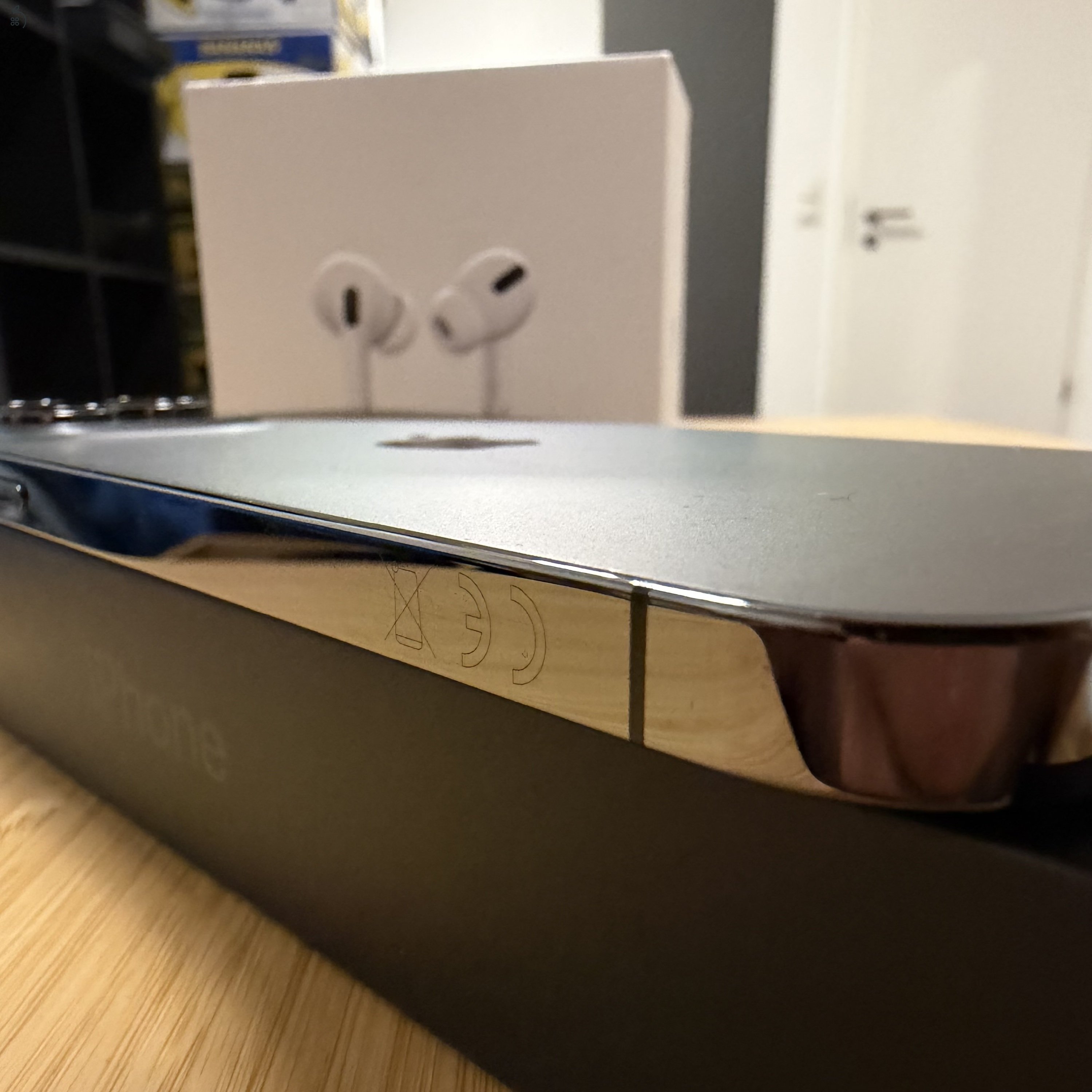 iPhone 13 Pro 256gb + AirPods Pro + kiegészítők