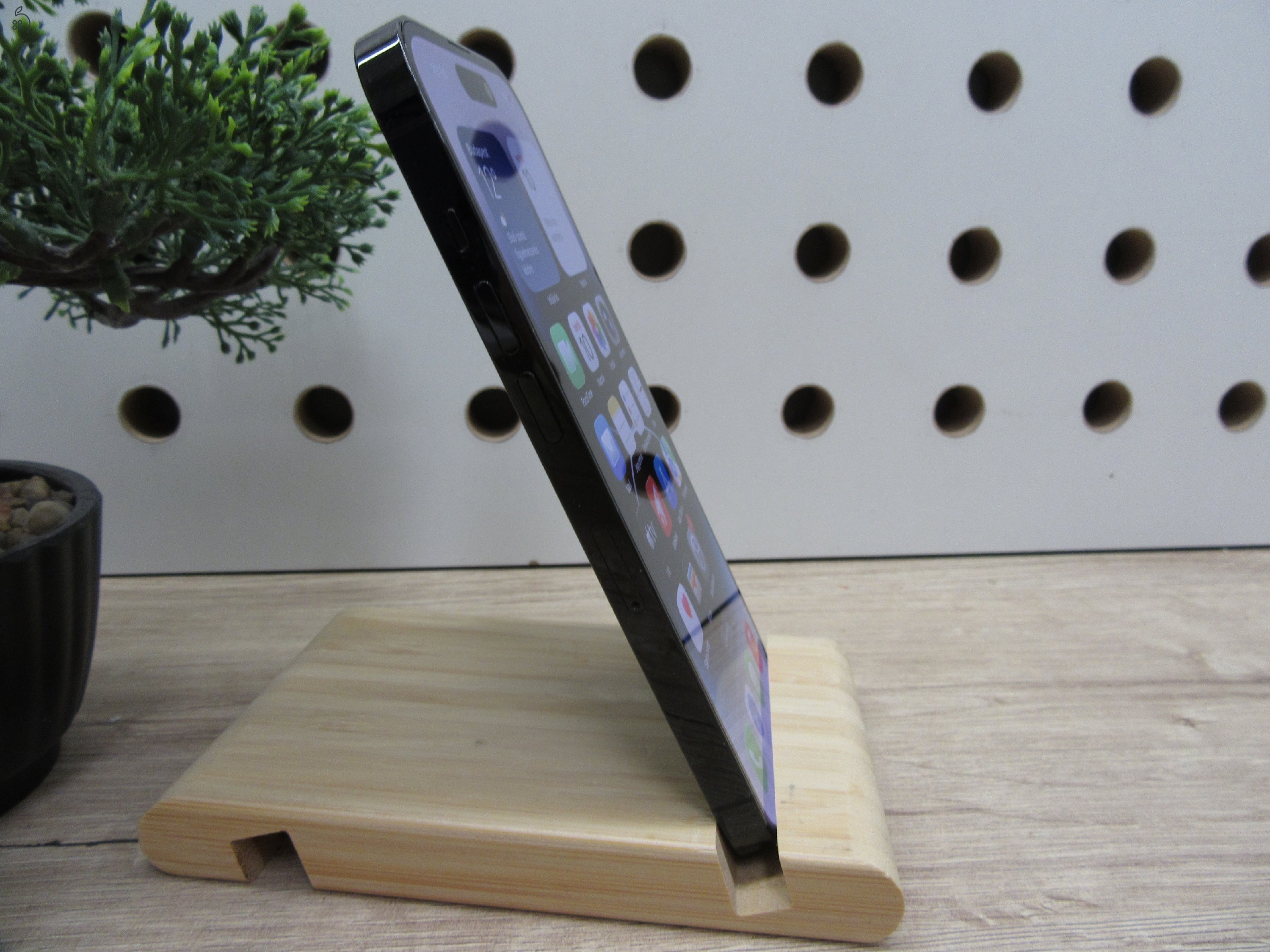 Apple iPhone 14 Pro – Graphite – ProMotion 120 Hz, 48 MP kamera, Dynamic Island – 128 GB – Használt, megkímélt – 100% akku – 3 hónap garancia