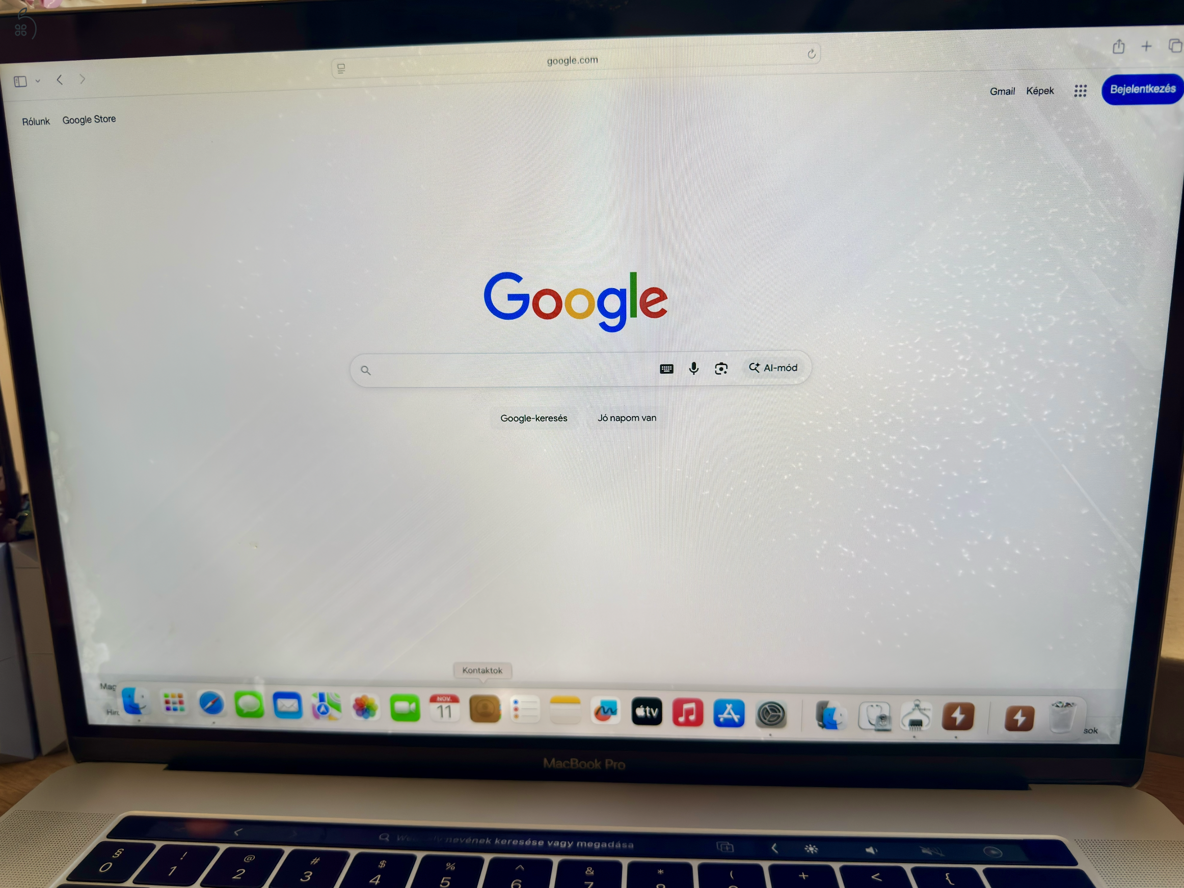 MacBook Pro 15 2017 i7 3.1 GHz 4-mag 16 GB RAM 2 TB SSD 44 ciklus 100% ciklus