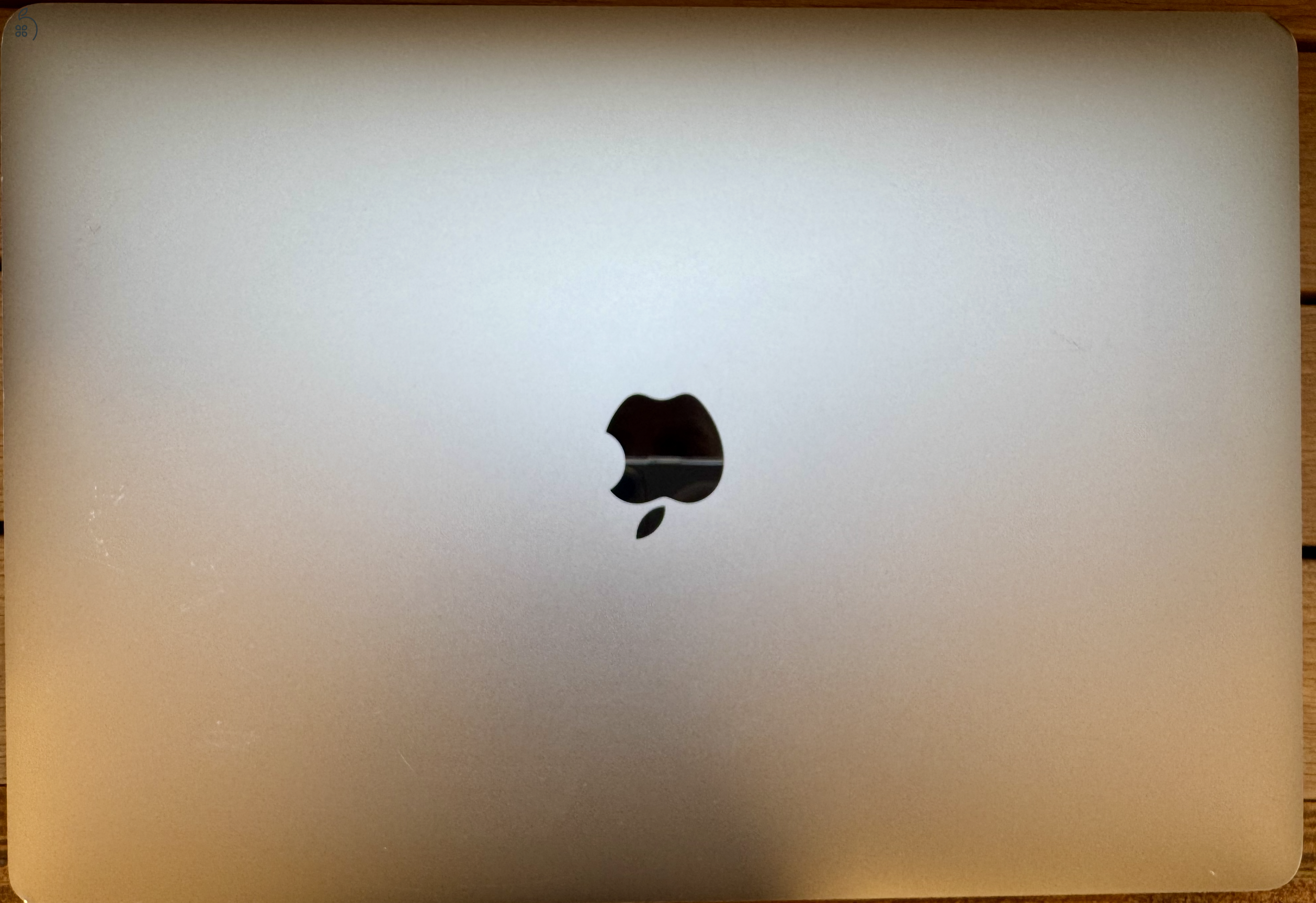 MacBook Pro 15 2017 i7 3.1 GHz 4-mag 16 GB RAM 2 TB SSD 44 ciklus 100% ciklus