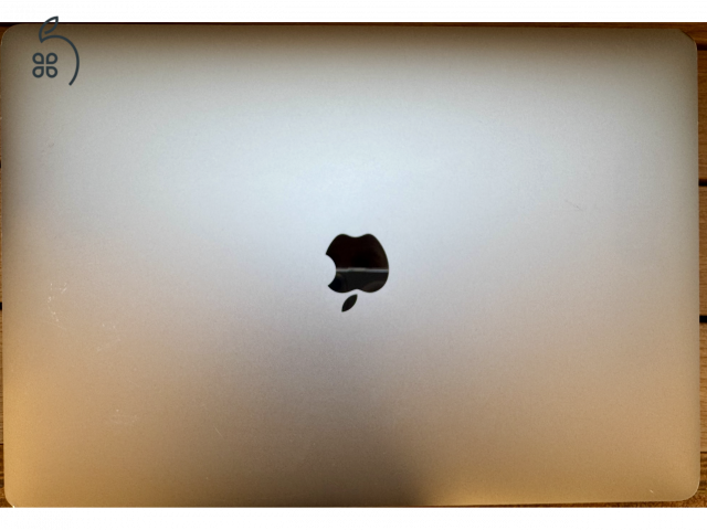 MacBook Pro 15 2017 i7 3.1 GHz 4-mag 16 GB RAM 2 TB SSD 44 ciklus 100% ciklus