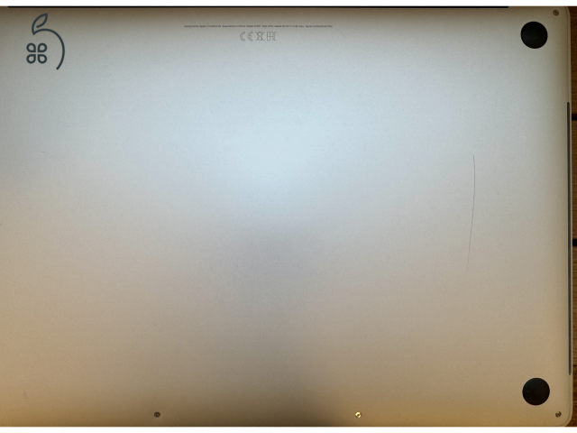 MacBook Pro 15 2017 i7 3.1 GHz 4-mag 16 GB RAM 2 TB SSD 44 ciklus 100% ciklus