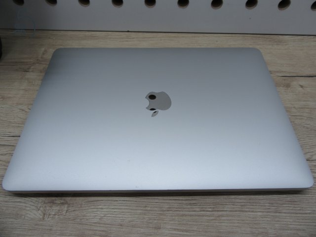 Apple MacBook Pro 13” (2020, Intel i5) – Retina 2560×1600, halk erő, könnyű hordozni – 16 GB RAM – 500 GB SSD – Használt, megkímélt – 86% akku – 3 hónap garancia