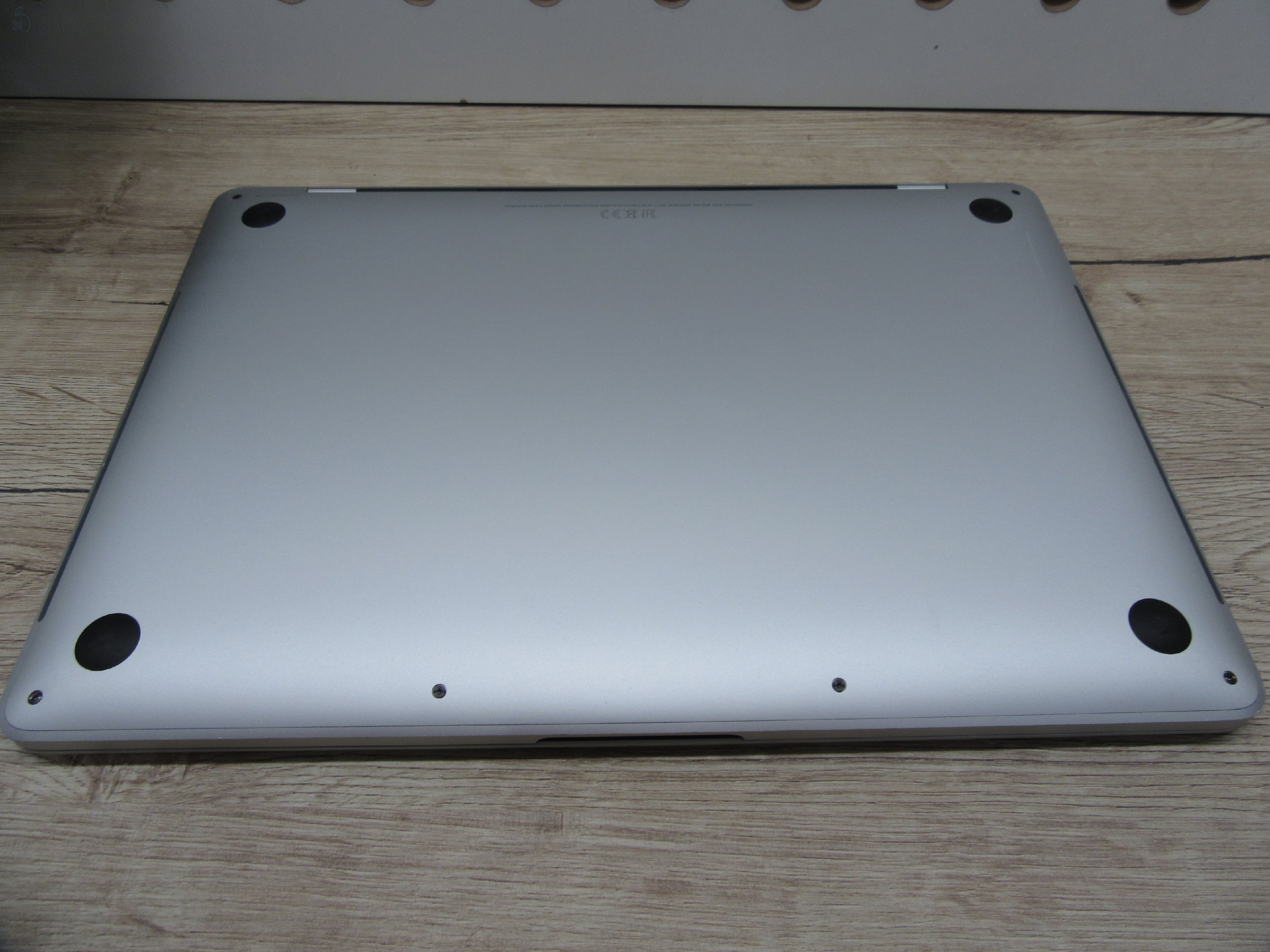 Apple MacBook Pro 13” (2020, Intel i5) – Retina 2560×1600, halk erő, könnyű hordozni – 16 GB RAM – 500 GB SSD – Használt, megkímélt – 86% akku – 3 hónap garancia