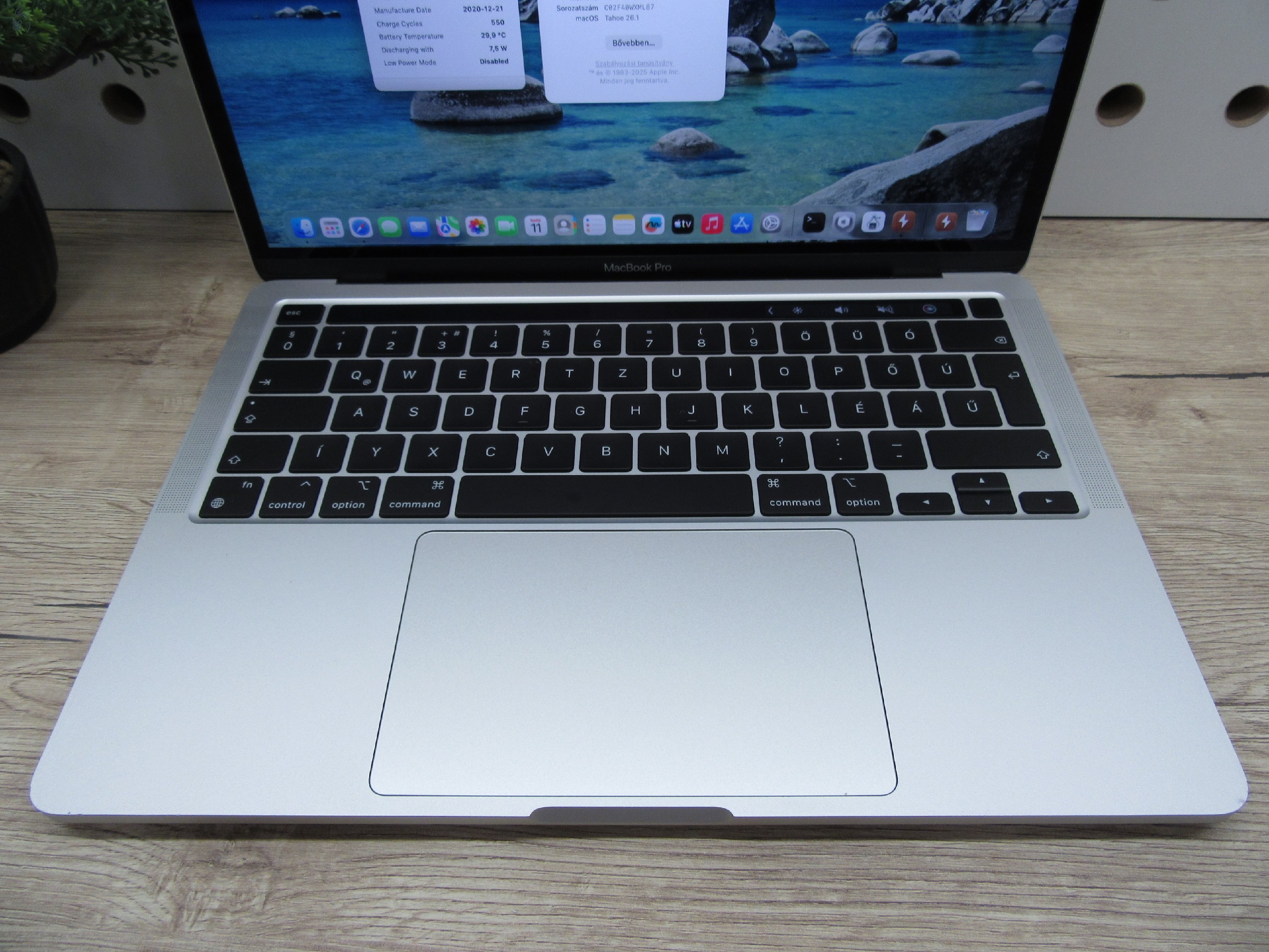 Apple MacBook Pro 13” (2020, Intel i5) – Retina 2560×1600, halk erő, könnyű hordozni – 16 GB RAM – 500 GB SSD – Használt, megkímélt – 86% akku – 3 hónap garancia