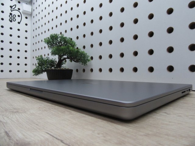 Apple MacBook Pro 16” (2021, M1 Max) – Liquid Retina XDR + ProMotion 120 Hz, brutál erő – 64 GB RAM – 500 GB SSD – Használt, szép állapot – 333 ciklus / 87% akku – 3 hónap garancia