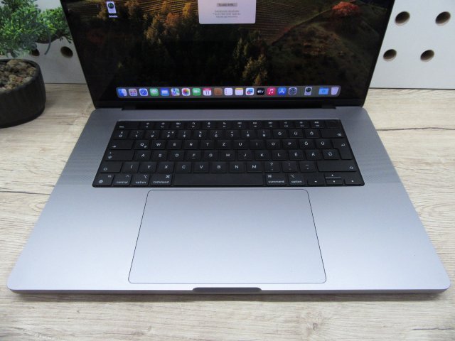 Apple MacBook Pro 16” (2021, M1 Max) – Liquid Retina XDR + ProMotion 120 Hz, brutál erő – 64 GB RAM – 500 GB SSD – Használt, szép állapot – 333 ciklus / 87% akku – 3 hónap garancia