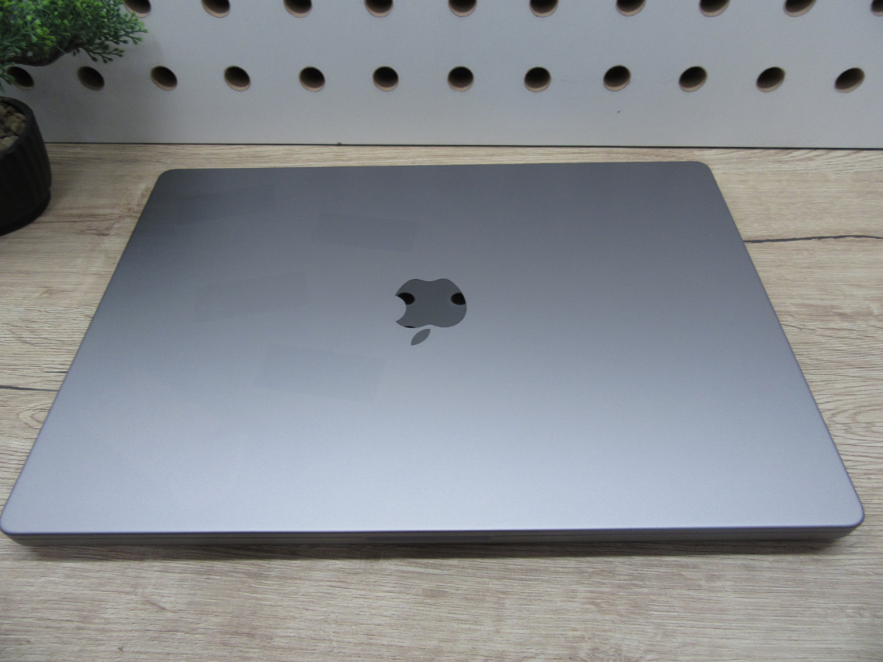 Apple MacBook Pro 16” (2021, M1 Max) – Liquid Retina XDR + ProMotion 120 Hz, brutál erő – 64 GB RAM – 500 GB SSD – Használt, szép állapot – 333 ciklus / 87% akku – 3 hónap garancia