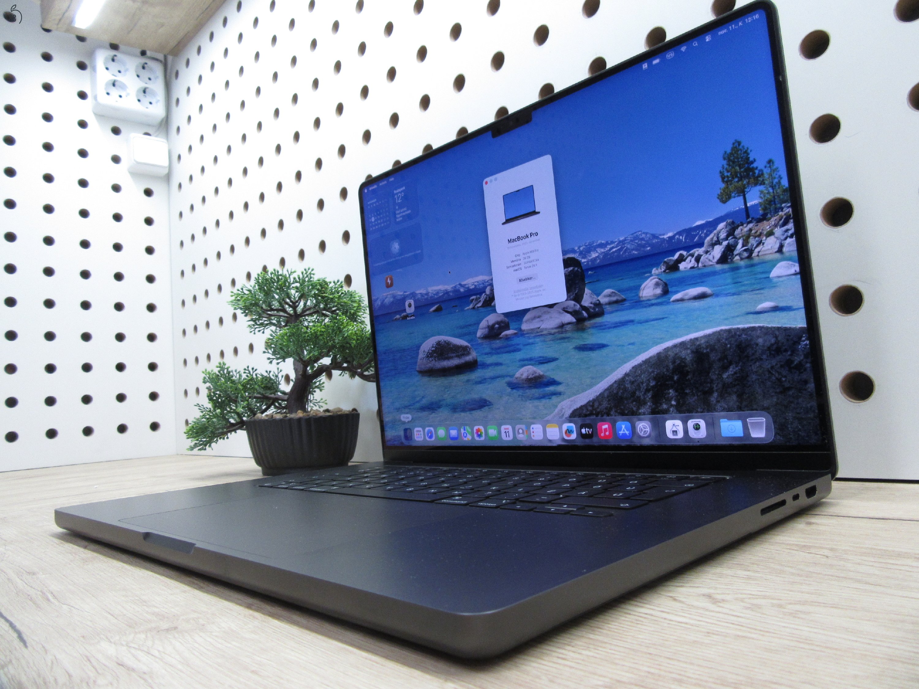 Apple MacBook Pro 16” (2023, M3 Pro) – Liquid Retina XDR + ProMotion 120 Hz, akár 22 óra – 36 GB RAM – 500 GB SSD – Használt, szép állapot – 64 ciklus / 100% akku – 3 hónap garancia
