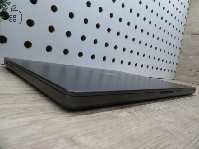 Apple MacBook Pro 16” (2023, M3 Pro) – Liquid Retina XDR + ProMotion 120 Hz, akár 22 óra – 36 GB RAM – 500 GB SSD – Használt, szép állapot – 64 ciklus / 100% akku – 3 hónap garancia