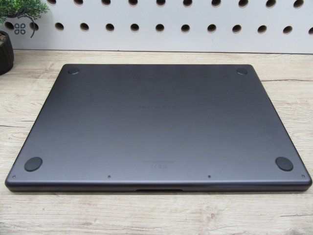 Apple MacBook Pro 16” (2023, M3 Pro) – Liquid Retina XDR + ProMotion 120 Hz, akár 22 óra – 36 GB RAM – 500 GB SSD – Használt, szép állapot – 64 ciklus / 100% akku – 3 hónap garancia